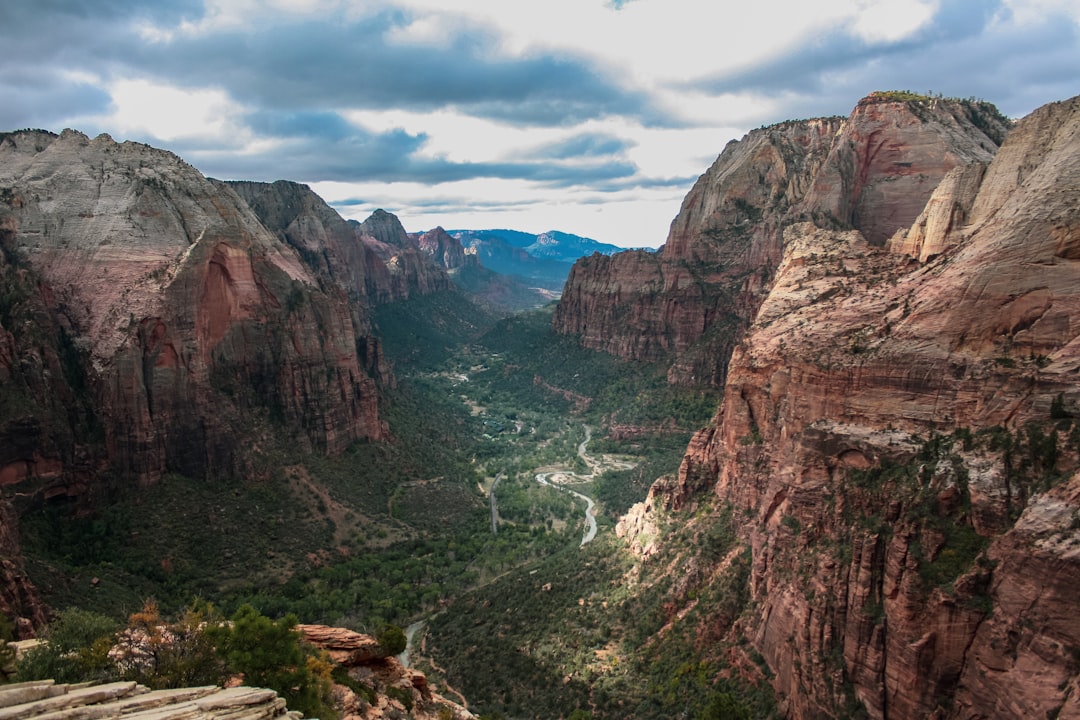Discover Angels Landing: a breathtaking hike in Utah - Jinzhong | Secret World Trip Planner
