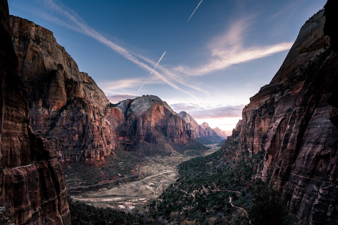 Entdecken Sie Angels Landing: Eine atemberaubende Wanderung in Utah - Jinzhong | Secret World Trip Planner