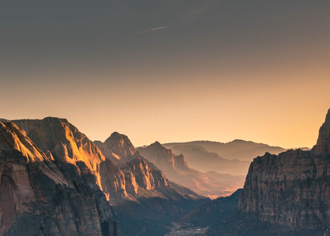Découvrez Angels Landing : une randonnée à couper le souffle dans l'Utah - Jinzhong | Secret World Trip Planner