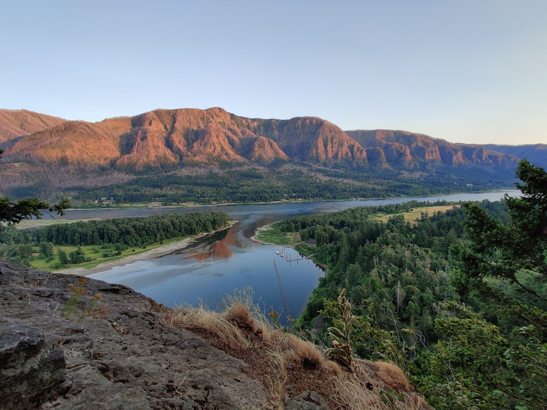 Découvrez la Columbia River Gorge : Nature et Aventure à Hood River - Hinggan League | Secret World Trip Planner