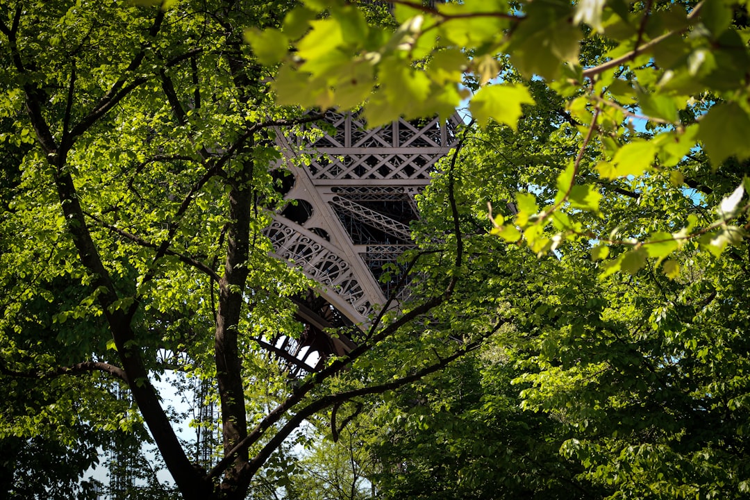 에펠탑의 마법: 파리의 상징 - Av. Gustave Eiffel | Secret World Trip Planner