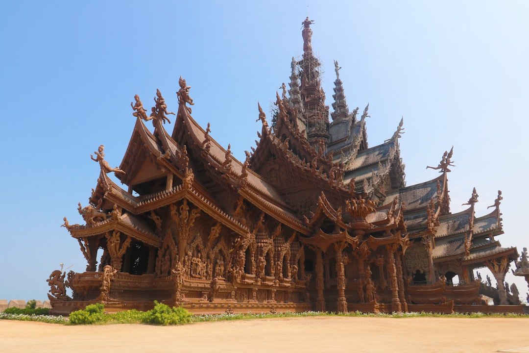 Descubre la magia de los jardines Nongnooch en Pattaya - Sattahip District | Secret World Trip Planner