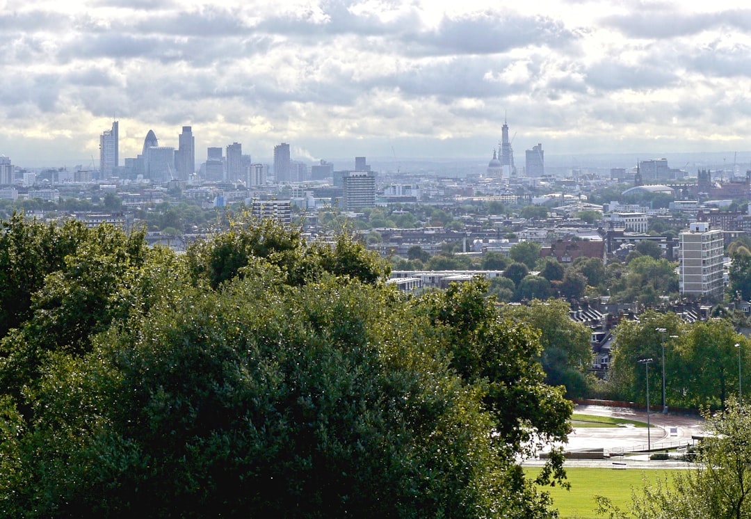 Scoprire Hampstead Heath: I Giardini Nascosti di Londra - Londra | Secret World Trip Planner