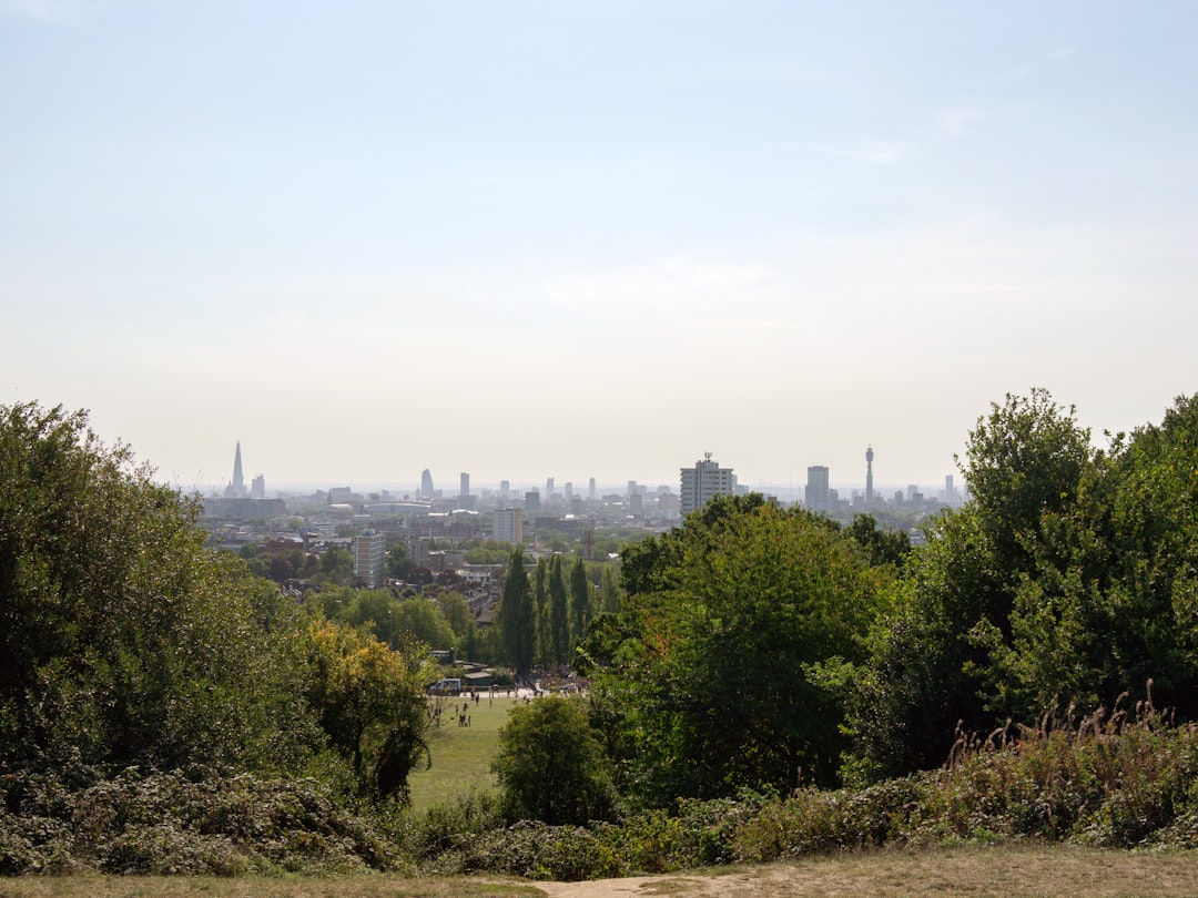 Scoprire Hampstead Heath: I Giardini Nascosti di Londra - Londra | Secret World Trip Planner