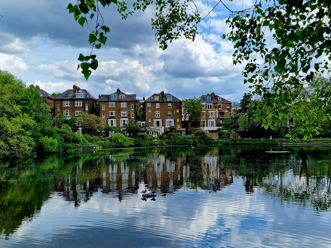 Откройте для себя Хэмпстед-Хит: Скрытые Сады Лондона - Londra | Secret World Trip Planner