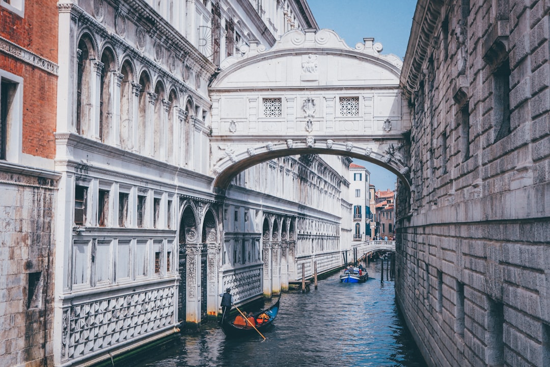 Ponte dei Sospiri : Un Trésor Caché à Cambridge - St John's St | Secret World Trip Planner