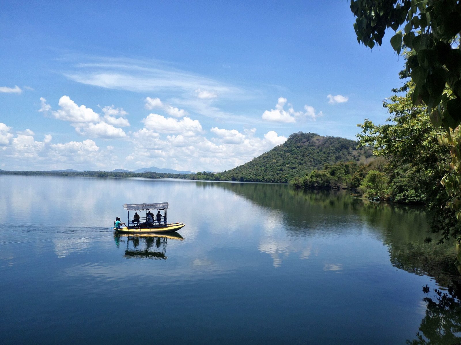 Descubre Sorabora Wewa: una joya histórica en el corazón de Sri Lanka - Badulla | Secret World Trip Planner