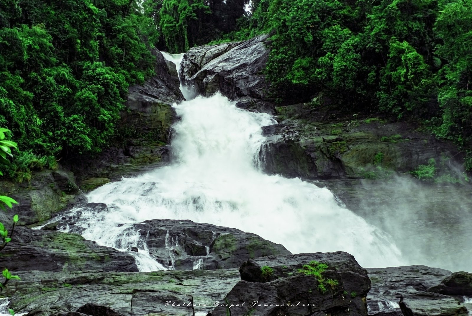 Bopath Ella: La Cascada Sagrada de Sri Lanka — Kuruwita