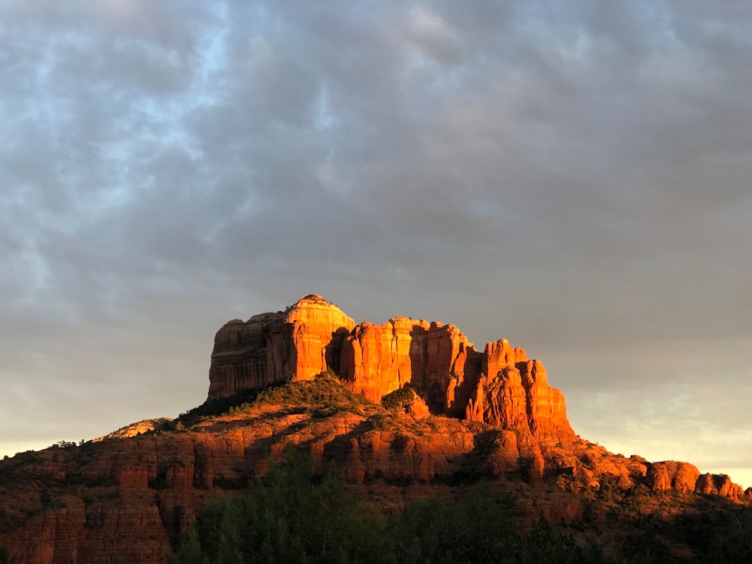 Descubre la Magia de Cathedral Rock en Sedona, Arizona — Sanmenxia