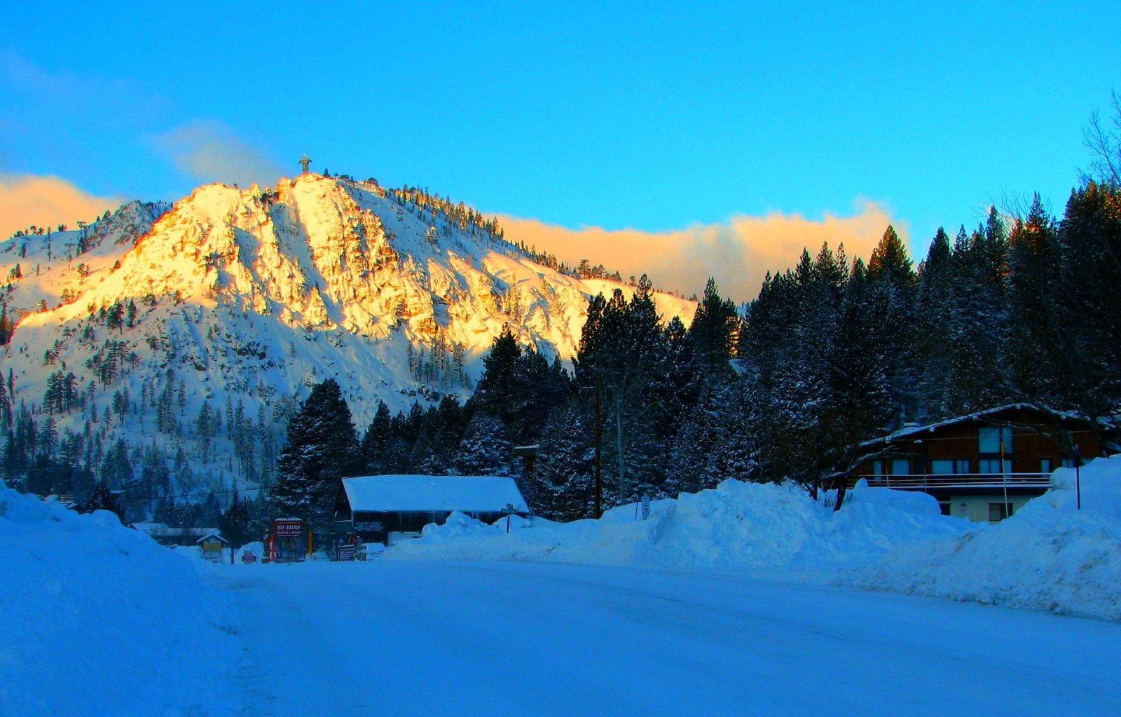 Scopri Stowe Mountain Resort: il paradiso degli amanti della neve - GQGJ+4H Koyandyozek | Secret World Trip Planner