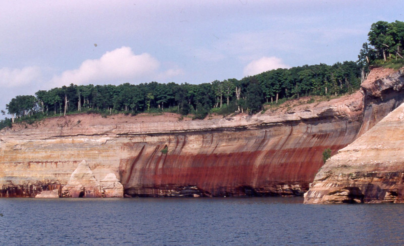 Pictured Rocks National Lakeshore: una joya natural en Michigan | Secret World Trip Planner