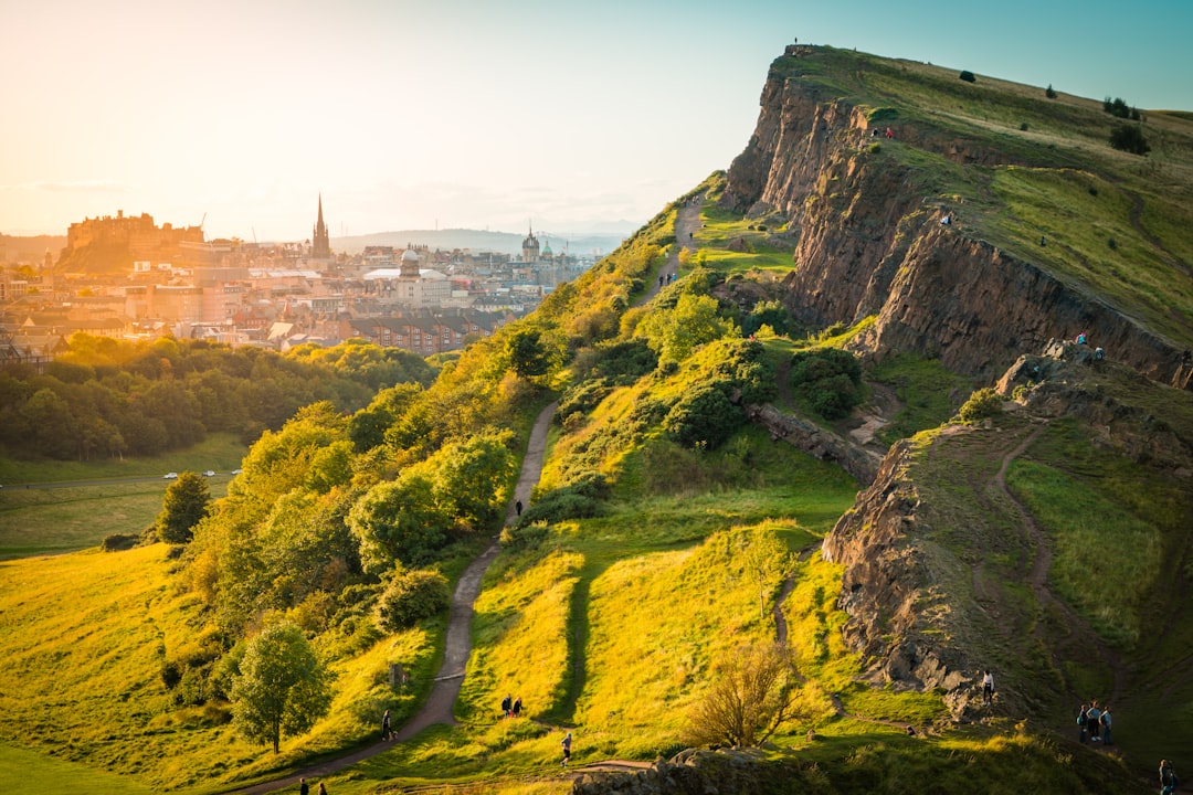 Scopri Arthur's Seat: Il Vulcano Estinto di Edimburgo | Secret World Trip Planner
