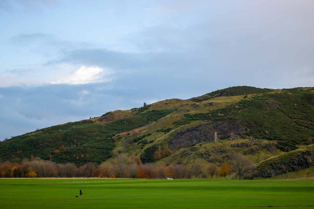 Descubre Arthur's Seat: El Volcán Extinto de Edimburgo | Secret World Trip Planner