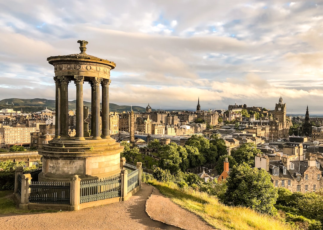 Scopri Calton Hill: il cuore culturale di Edimburgo | Secret World Trip Planner