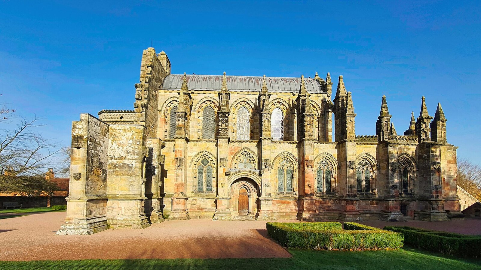 Discover the Magic of Rosslyn Chapel in Scotland