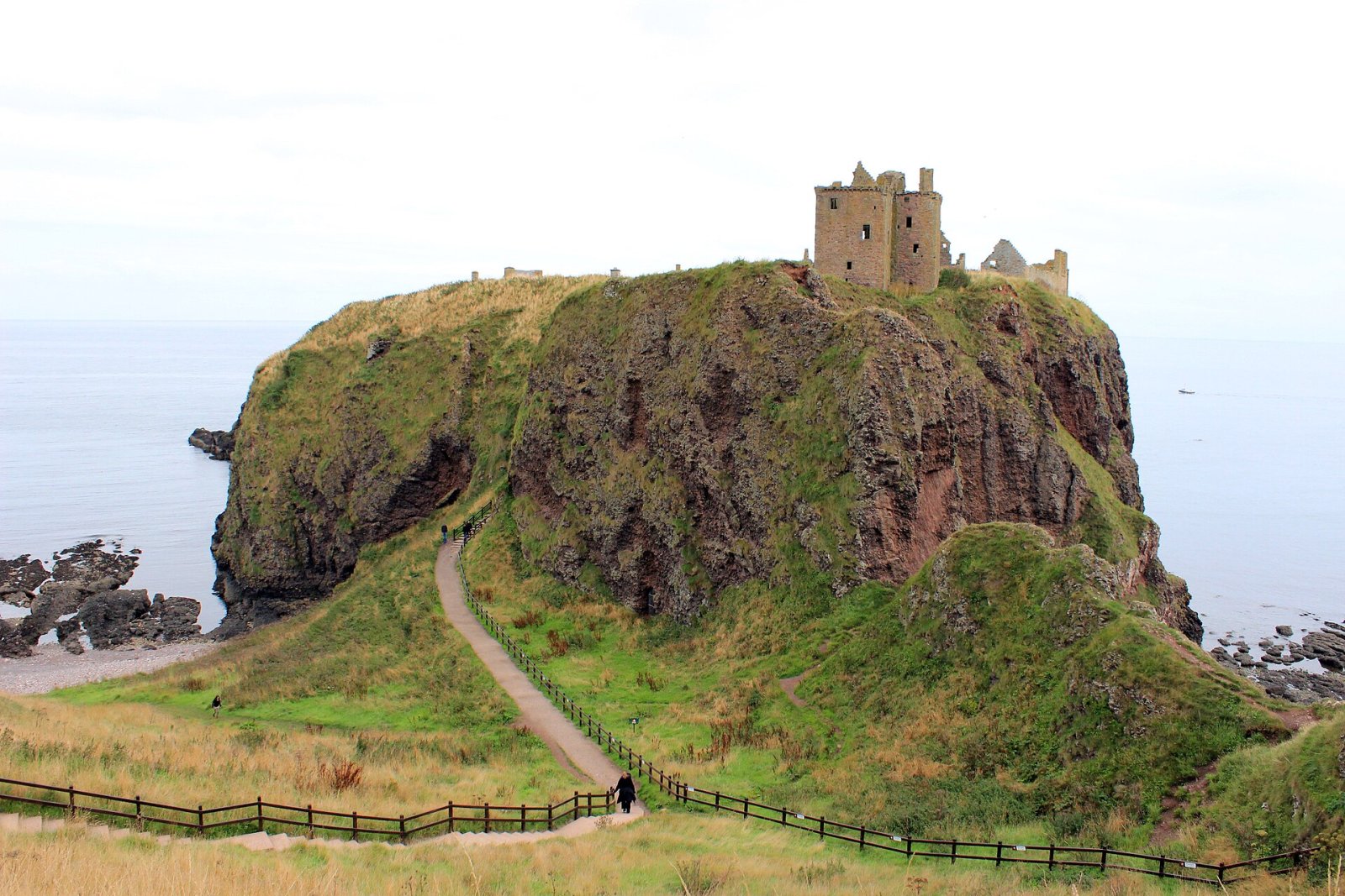 Explora la magia de Dunnottar Castle en Stonehaven | Secret World Trip Planner