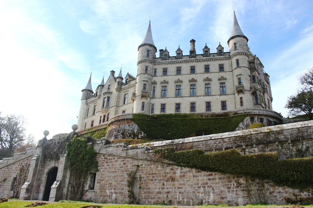 Entdecken Sie das Balmoral Castle: Geschichte und Schönheit in Schottland | Secret World Trip Planner