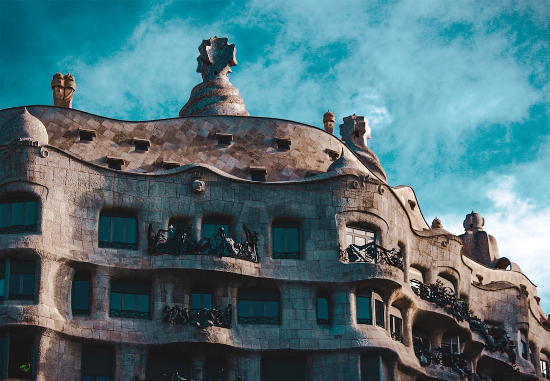 Scopri Casa Milà La Pedrera: Un Capolavoro di Gaudí a Barcellona - Barcelona | Secret World Trip Planner