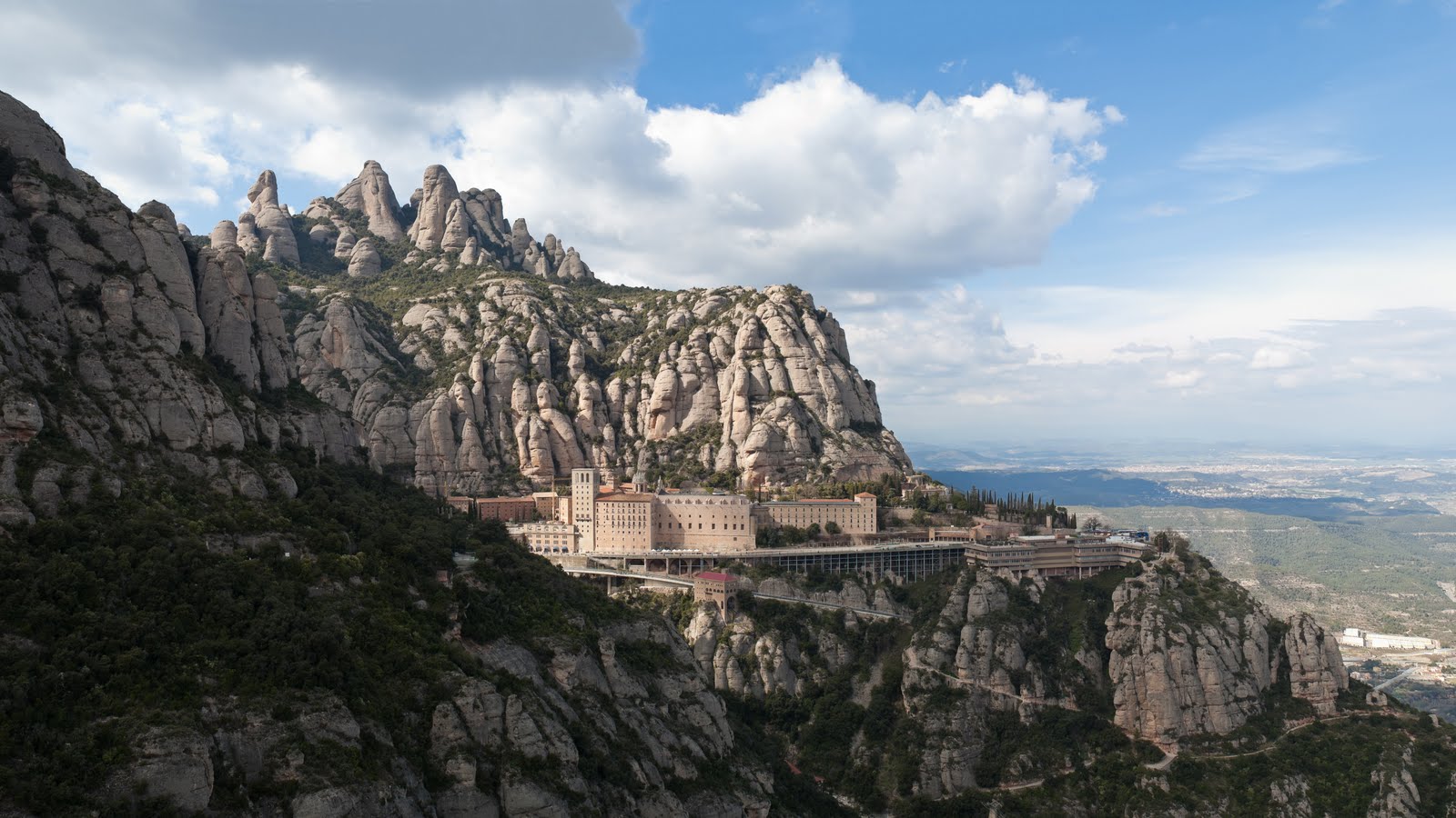 Descubre el Monasterio de Montserrat: una joya de Cataluña - Monestir de Montserrat | Secret World Trip Planner