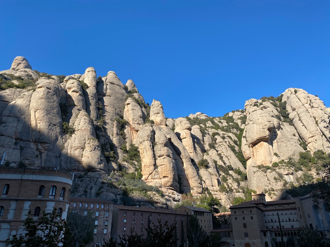 몬세라트 수도원 발견하기: 카탈루냐의 보석 - Monestir de Montserrat | Secret World Trip Planner