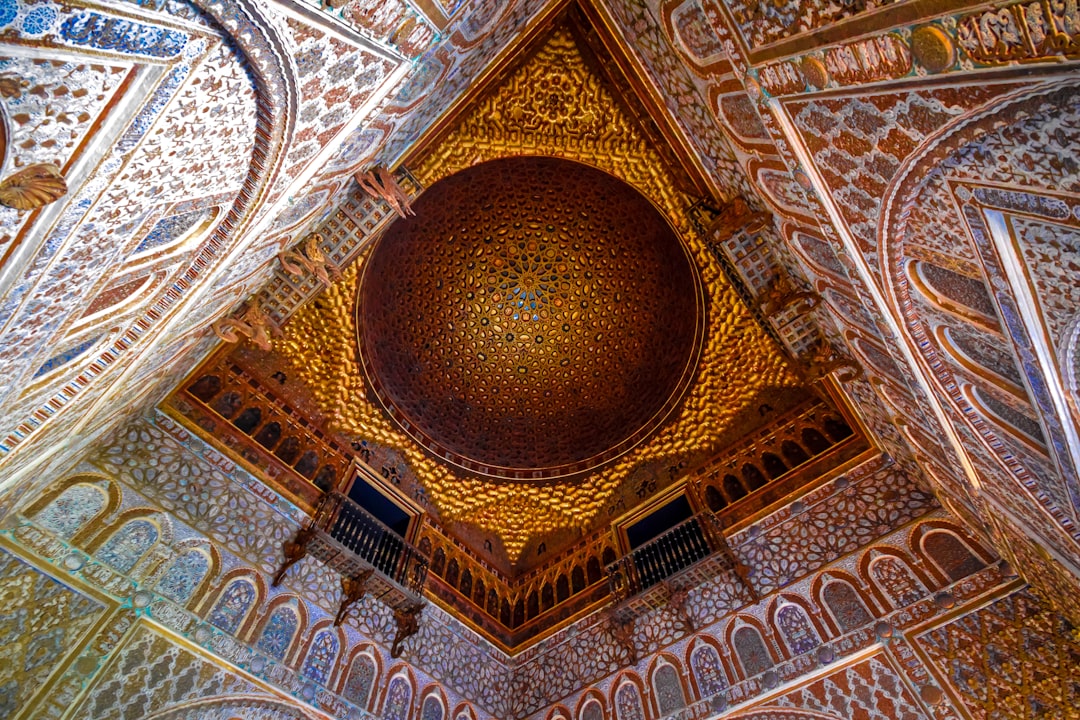 Descubre el Alcázar de Sevilla: una joya de la historia andaluza | Secret World Trip Planner