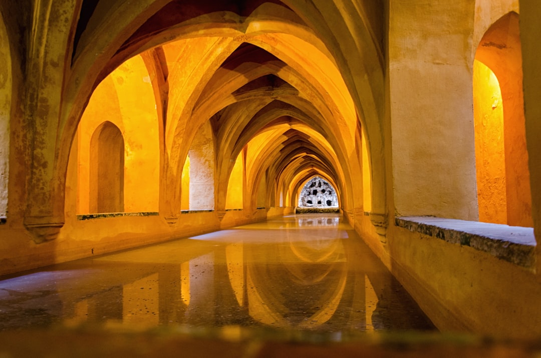 Descubra o Alcázar de Sevilha: uma joia da história andaluza | Secret World Trip Planner