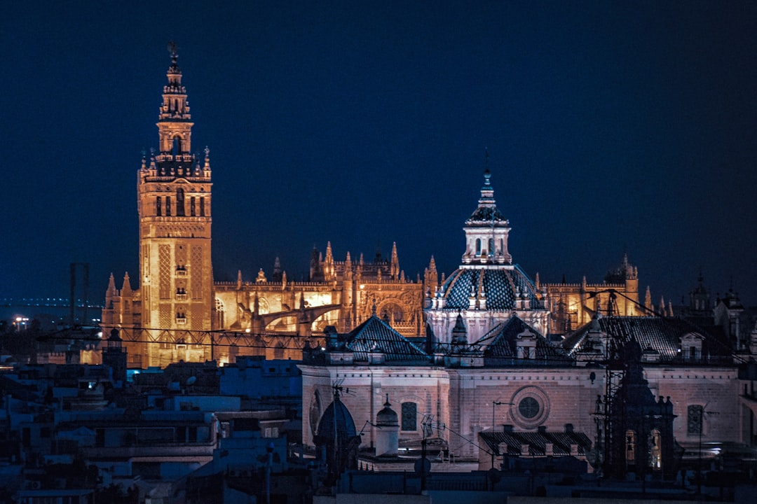 La Giralda de Séville : Un Symbole d'Histoire et de Culture | Secret World Trip Planner