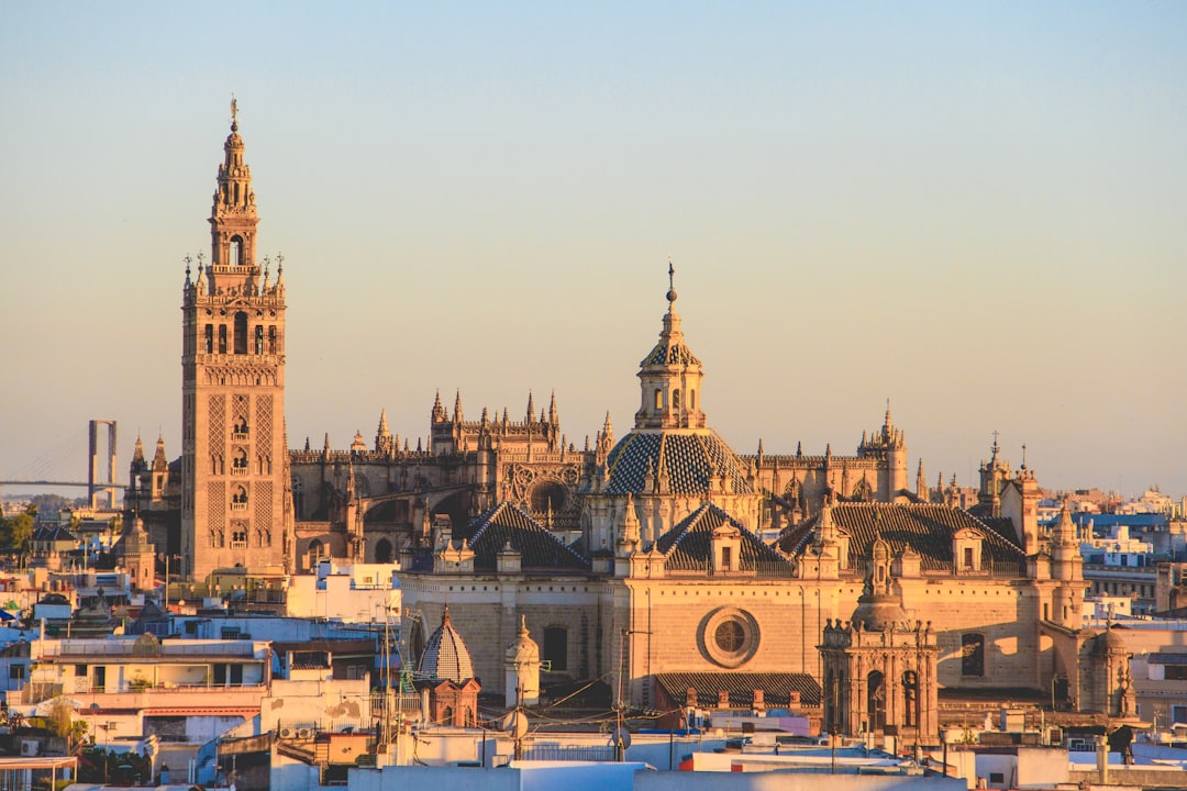 La Giralda de Sevilla: Un Símbolo de Historia y Cultura | Secret World Trip Planner