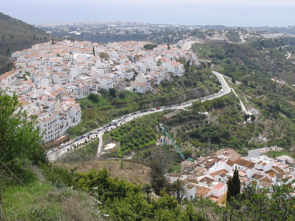 Frigiliana : Un bijou blanc d'Andalousie — Baghlia