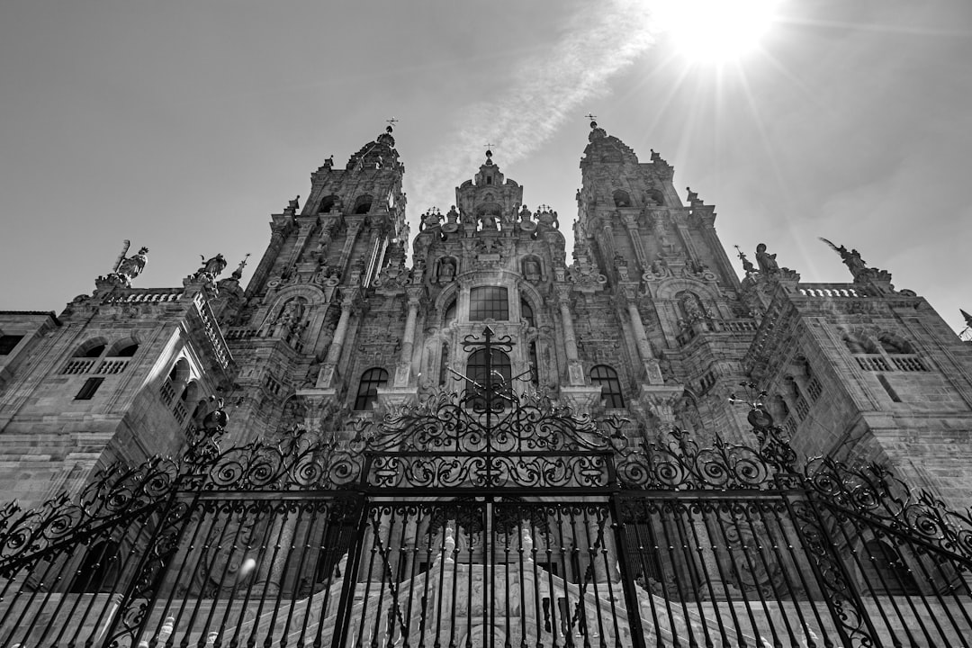 Descubre la Catedral de Santiago de Compostela: un viaje en la historia | Secret World Trip Planner