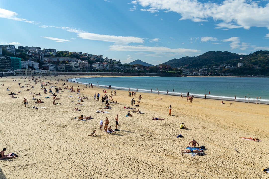 La Playa de La Concha: Un Paraíso en San Sebastián - Castelnaudary | Secret World Trip Planner
