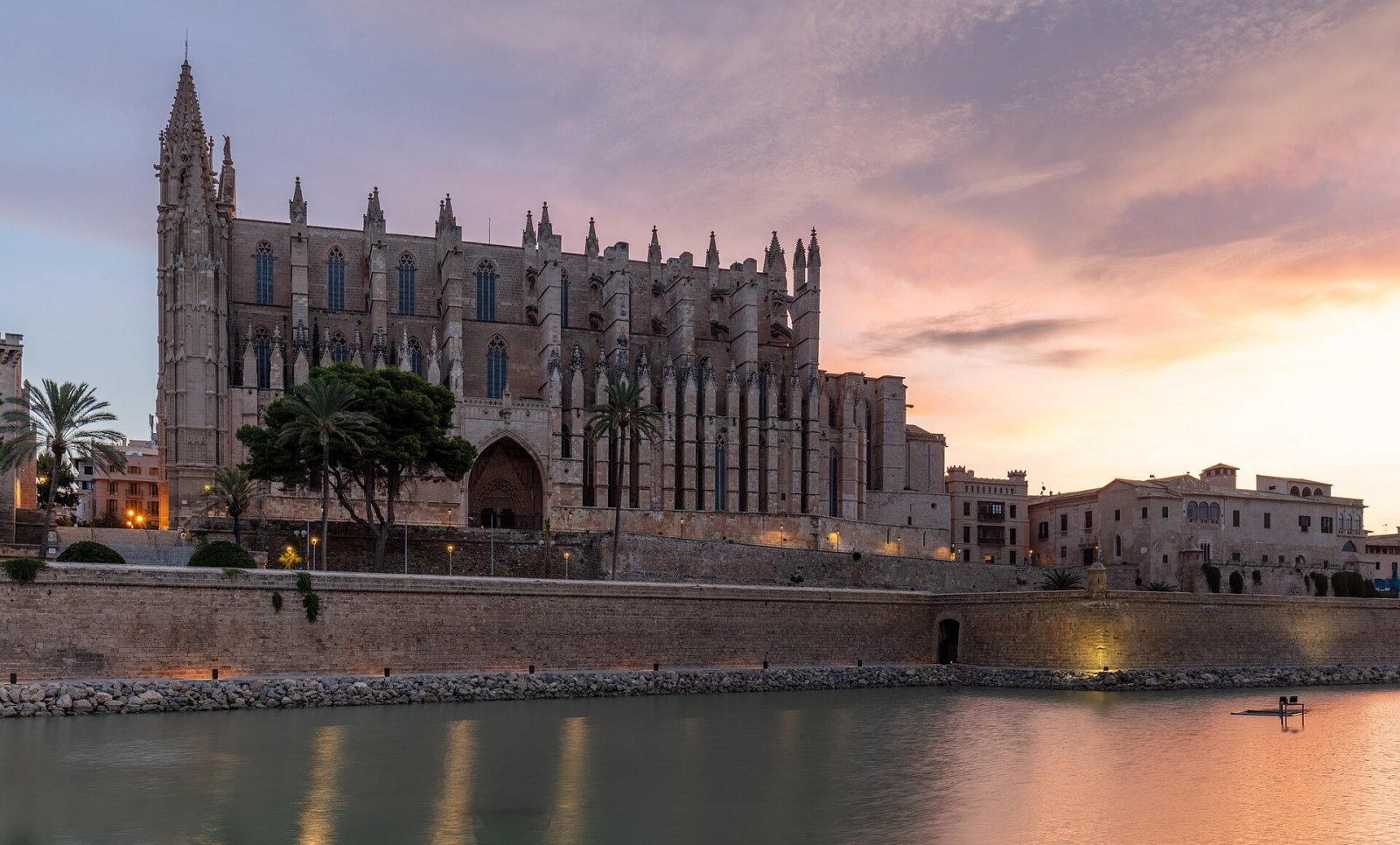 Die Majestätische Kathedrale von Palma: Ein Gotisches Juwel auf den Balearen - Palma | Secret World Trip Planner