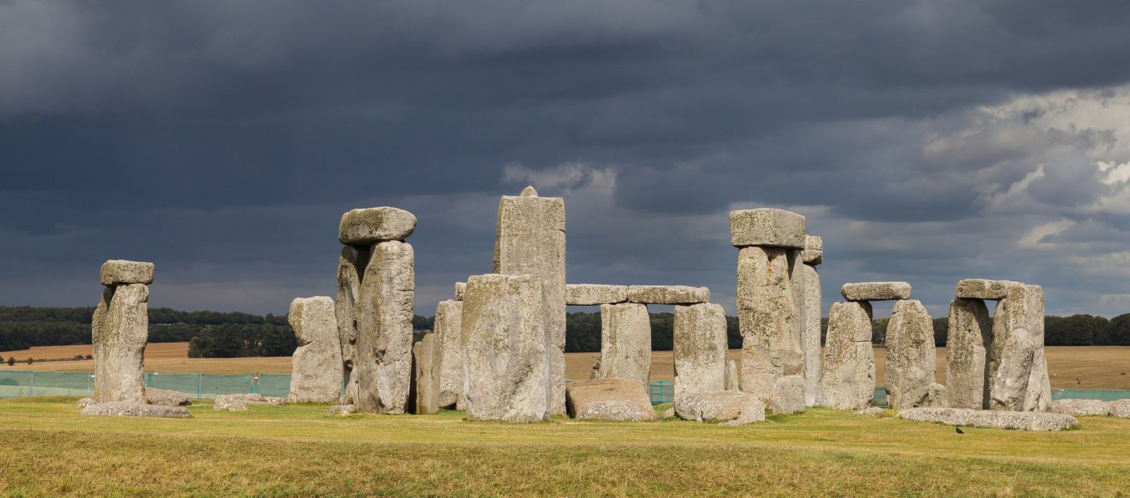 ストーンヘンジを発見：イギリスの神秘的な先史時代の記念碑 | Secret World Trip Planner