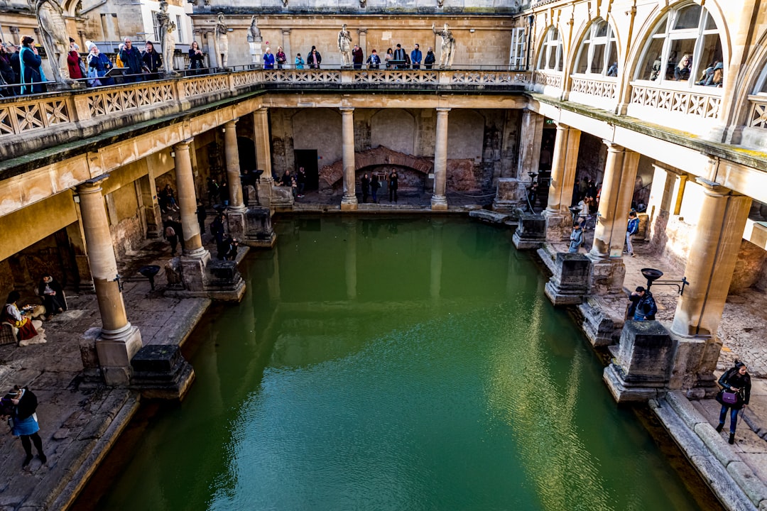Découvrez les Thermes Romains de Bath : Histoire et Beauté | Secret World Trip Planner