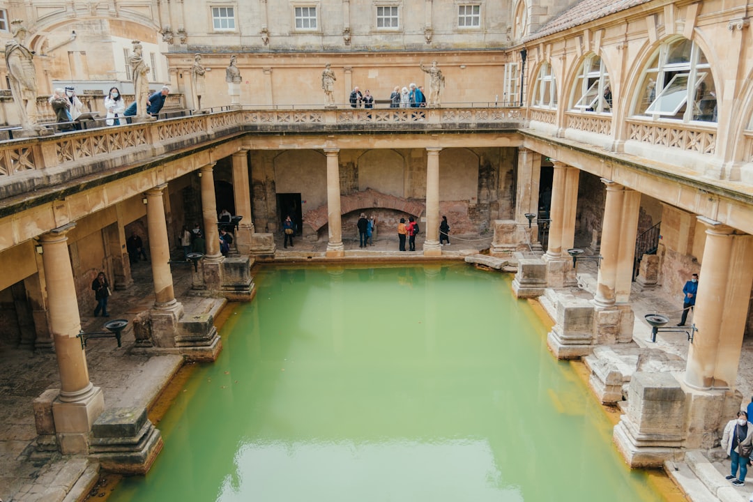 Découvrez les Thermes Romains de Bath : Histoire et Beauté | Secret World Trip Planner