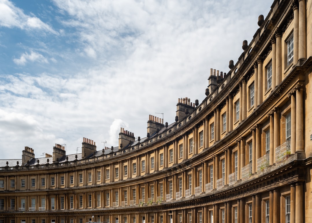 Découvrez le Royal Crescent de Bath : un joyau culturel en Angleterre | Secret World Trip Planner