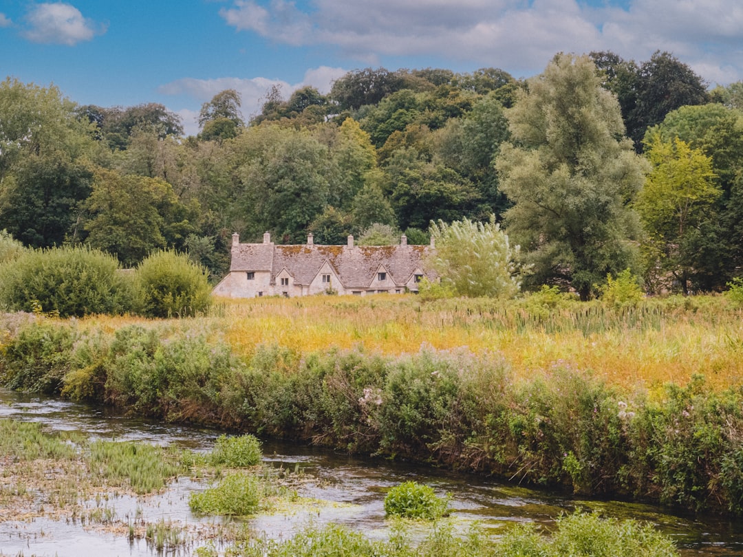Scopri Bibury: un gioiello culturale nel cuore dell'Inghilterra | Secret World Trip Planner