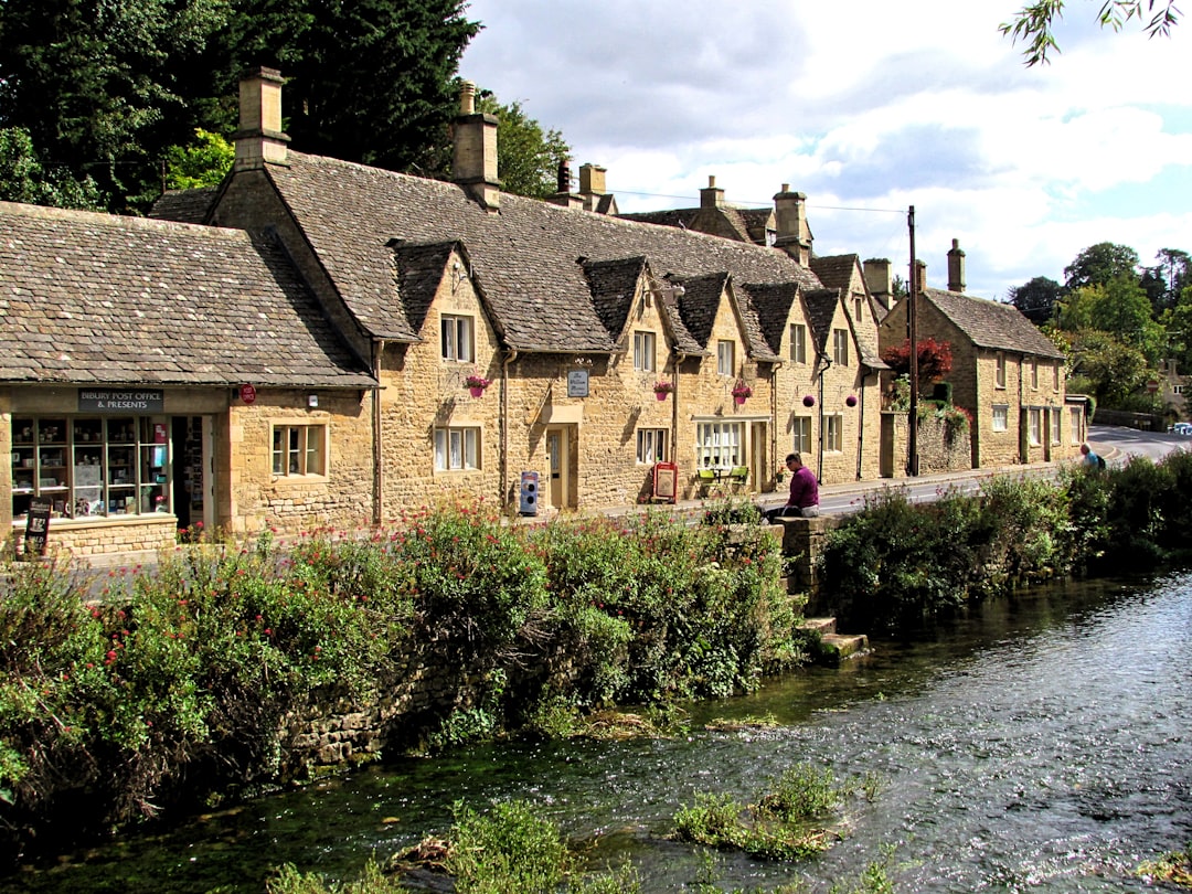 Descubre Bibury: una joya cultural en el corazón de Inglaterra | Secret World Trip Planner