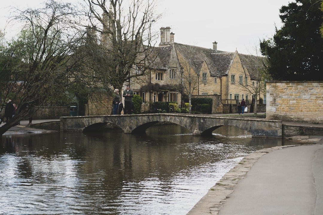 Découvrez Bourton-on-the-Water, la Venise des Cotswolds | Secret World Trip Planner