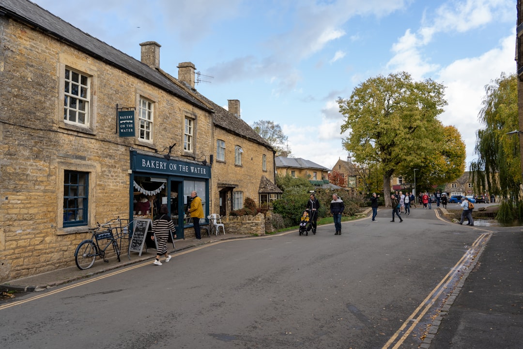 Descubre Bourton-on-the-Water, la Venecia de los Cotswolds | Secret World Trip Planner