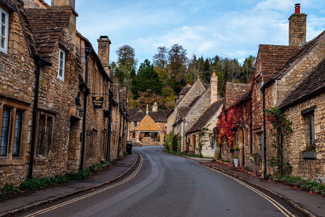 Descubra Castle Combe: a vila mais bonita da Inglaterra | Secret World Trip Planner