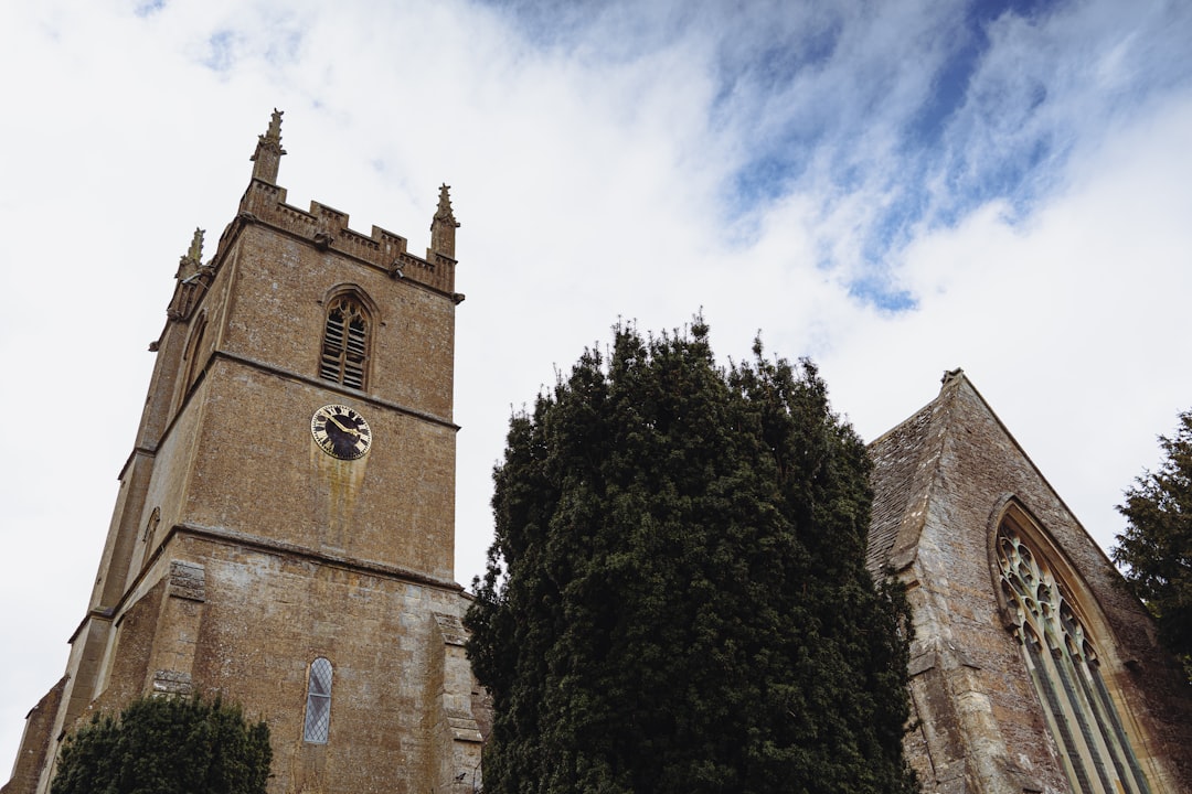 Entdecken Sie Stow-on-the-Wold: Juwel der Cotswolds | Secret World Trip Planner