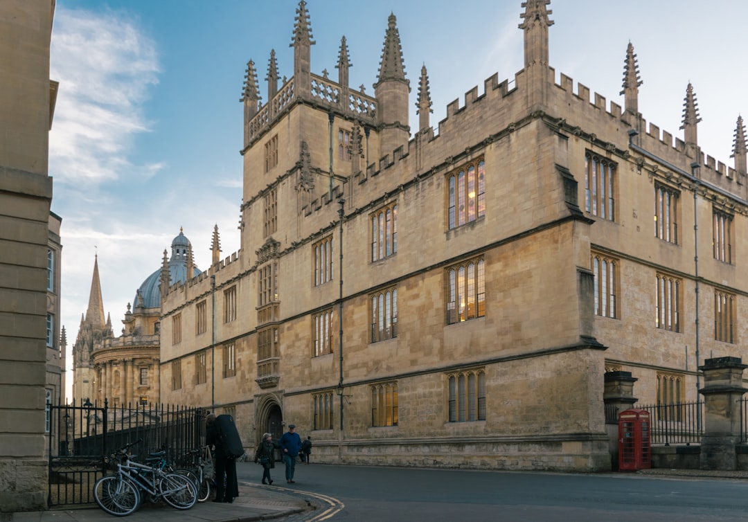 Descubre la Biblioteca Bodleiana de Oxford: un tesoro cultural - Q733+QQ Clacton-on-Sea | Secret World Trip Planner