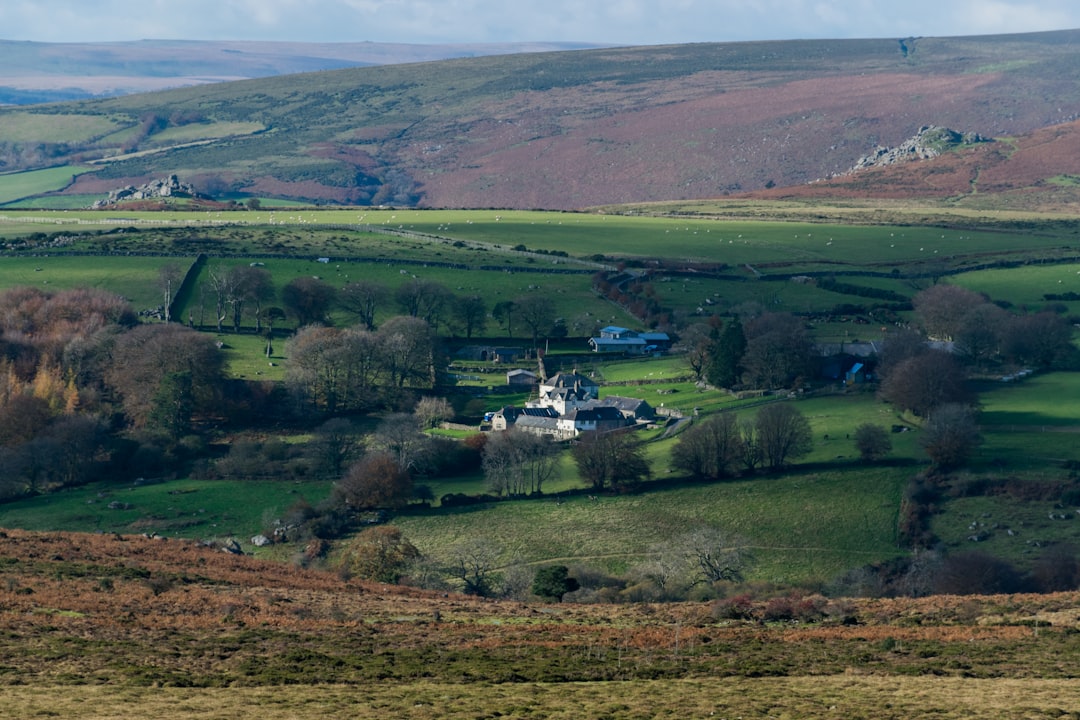 Découvrez le charme du parc national de Dartmoor en Angleterre - HX28+2M Lens | Secret World Trip Planner