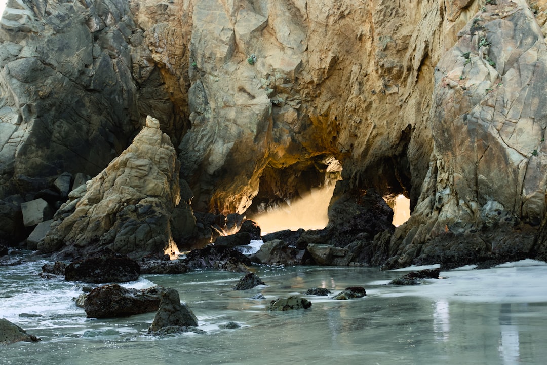 Descubra a Praia Pfeiffer: O Paraíso em Big Sur - Big Sur | Secret World Trip Planner