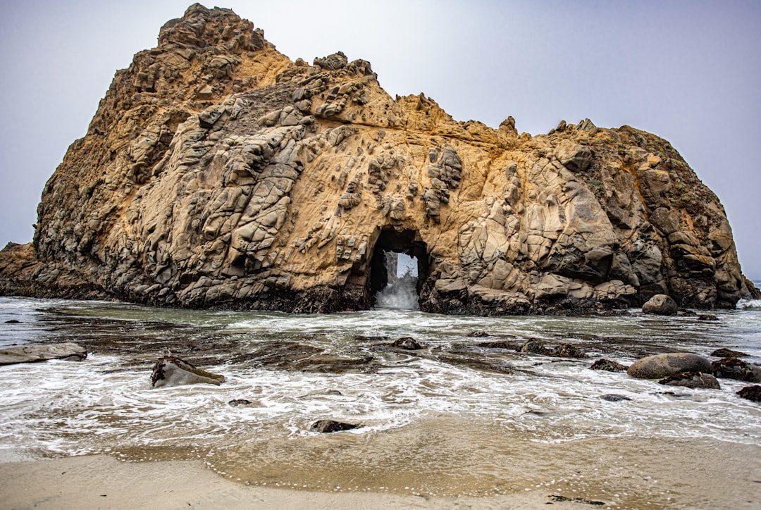 ペファイファービーチを発見：ビッグサーの夢の浜 - Big Sur | Secret World Trip Planner