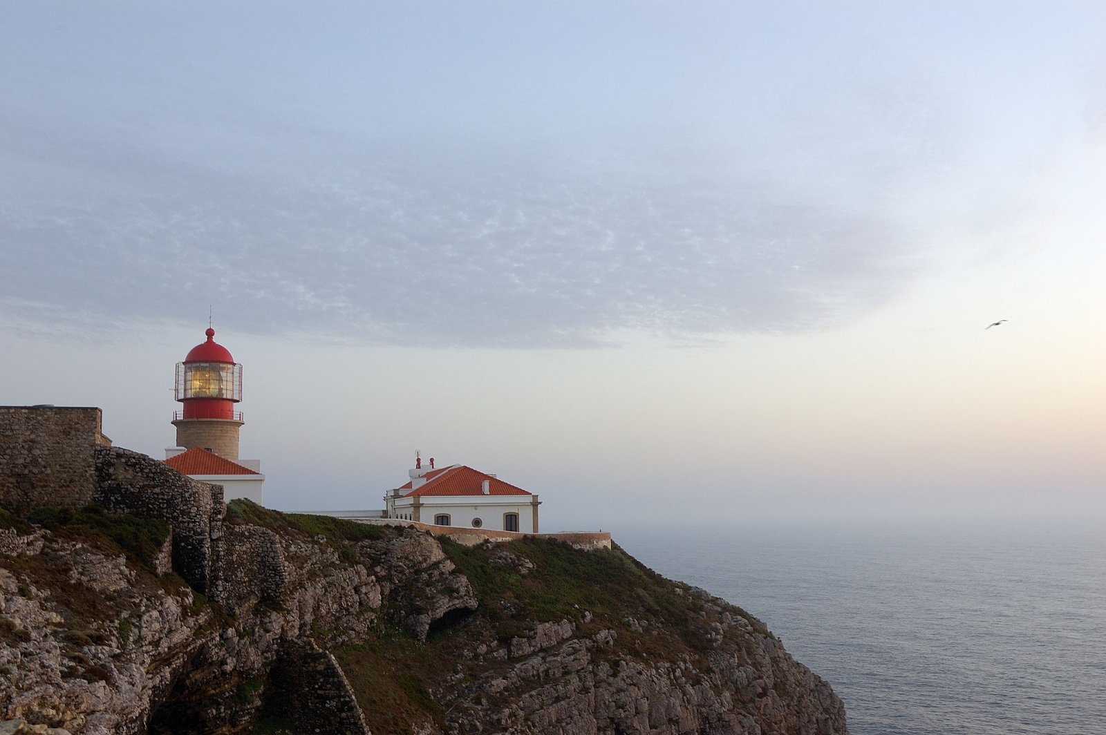 ポルトガルのサン・ヴィセンテ岬灯台を発見する - Sagres | Secret World Trip Planner