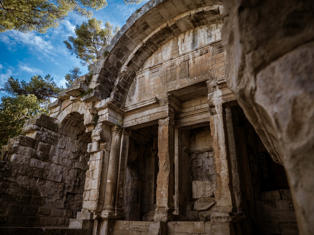 Scopri il Jardin de La Fontaine a Nîmes - 26 Quai de la Fontaine | Secret World Trip Planner