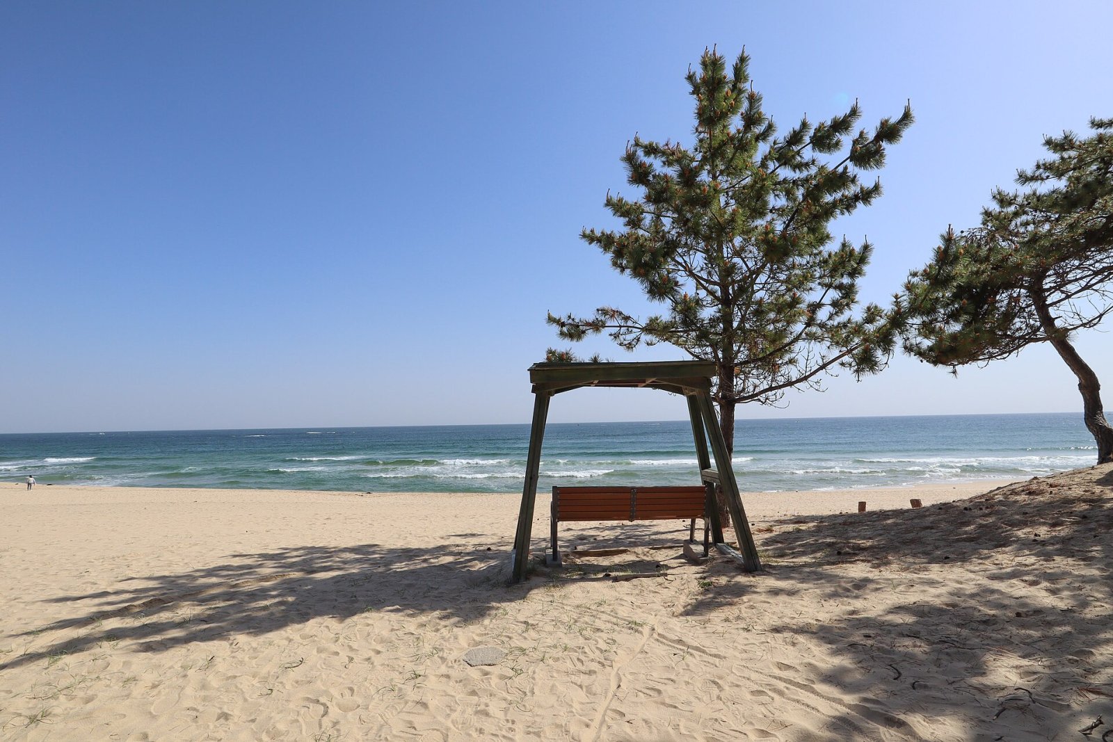 Descubre Jumunjin Beach: Un Paraíso Escondido en Corea del Sur - 강릉시 | Secret World Trip Planner
