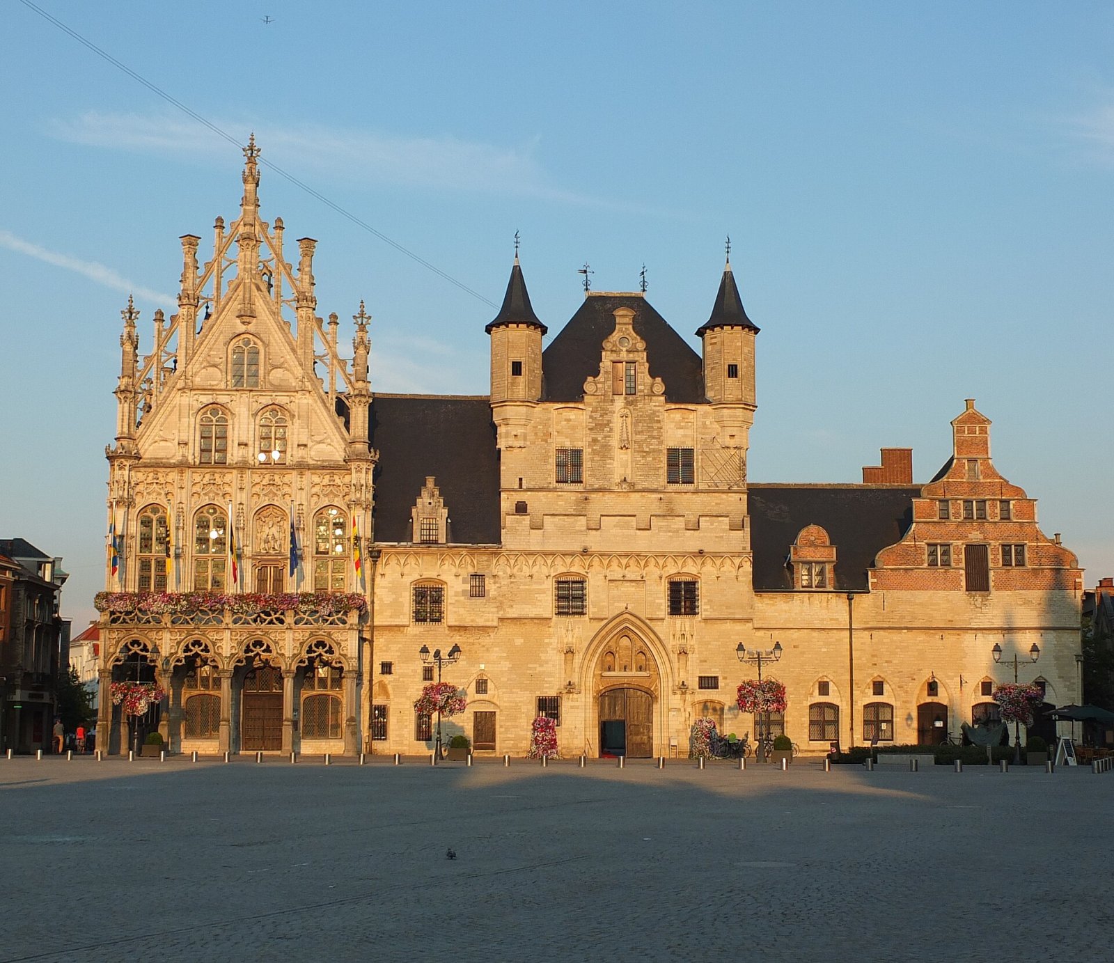 Découvrez la vieille ville de Malines : histoire et culture en Flandre - Grote Markt 2 | Secret World Trip Planner